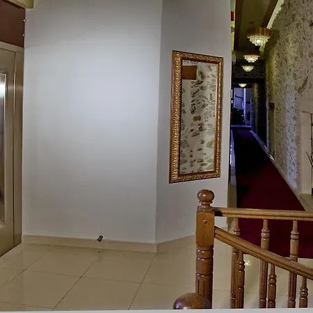 أجنحة فندقية أنتيكا ديمورا 5* ريثيمنو